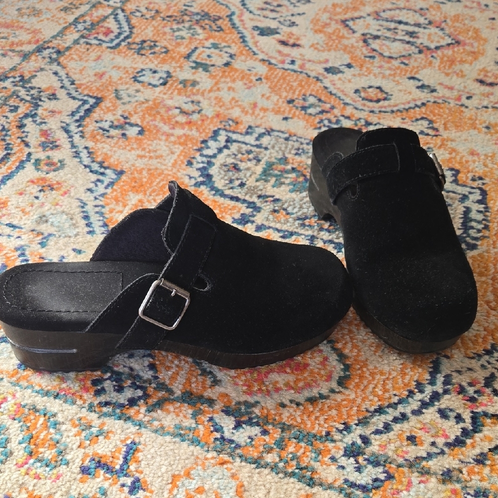 Black Clogs 8.5